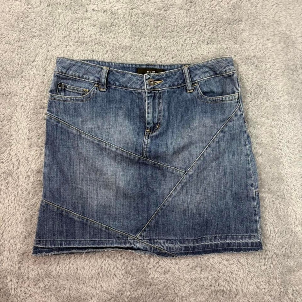 Noir blue denim mini skirt with‎ zipper and button closure